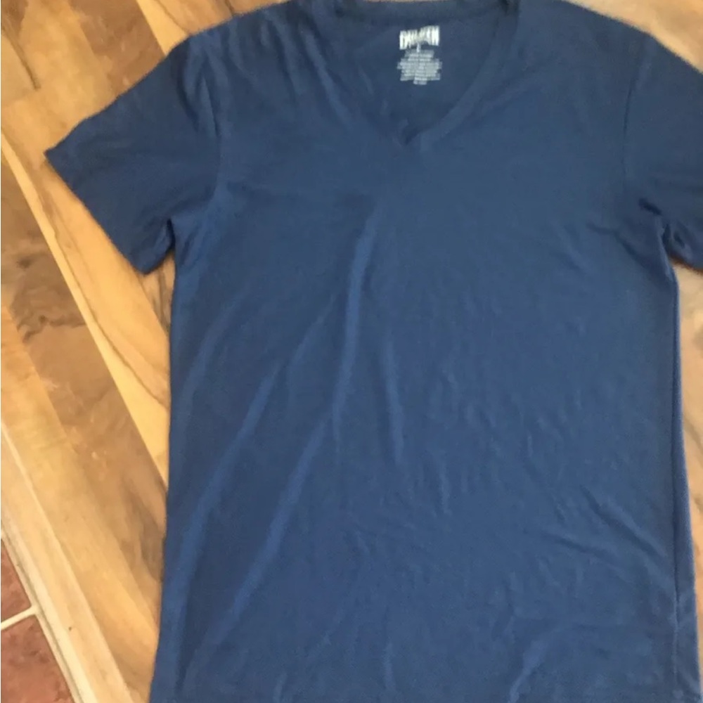 Duluth Trading Co Nubby texture v-neck short sleeve‎ tee